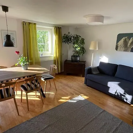 Zentrales Mit Terrasse Apartman