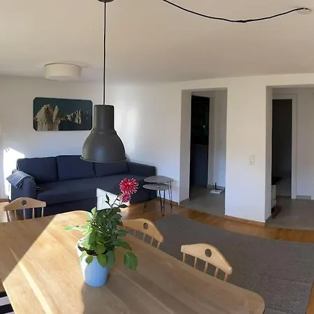 Zentrales Mit Terrasse